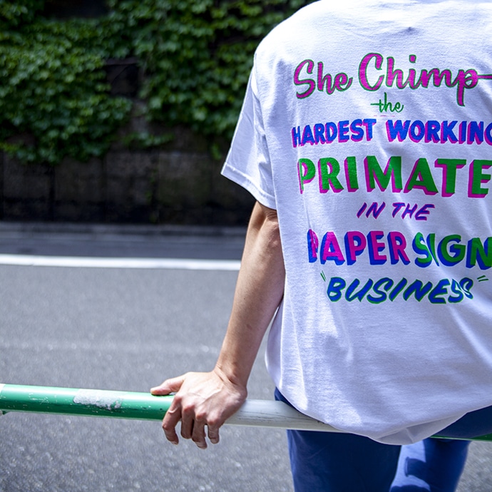 KLEVAY PAPER SIGN She Chinp Tシャツ